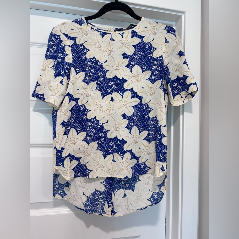 Zara Blue Floral Blouse White Lily Print Short Sleeve Top Size S